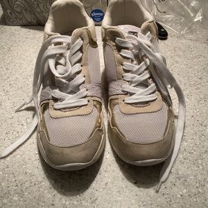 Guess women’s sneakers - size 7 1/2